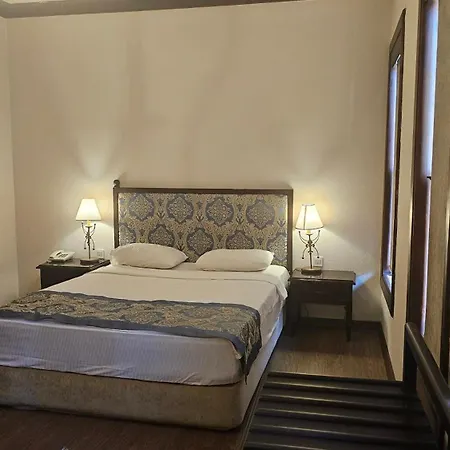 Hotel Otantik &
